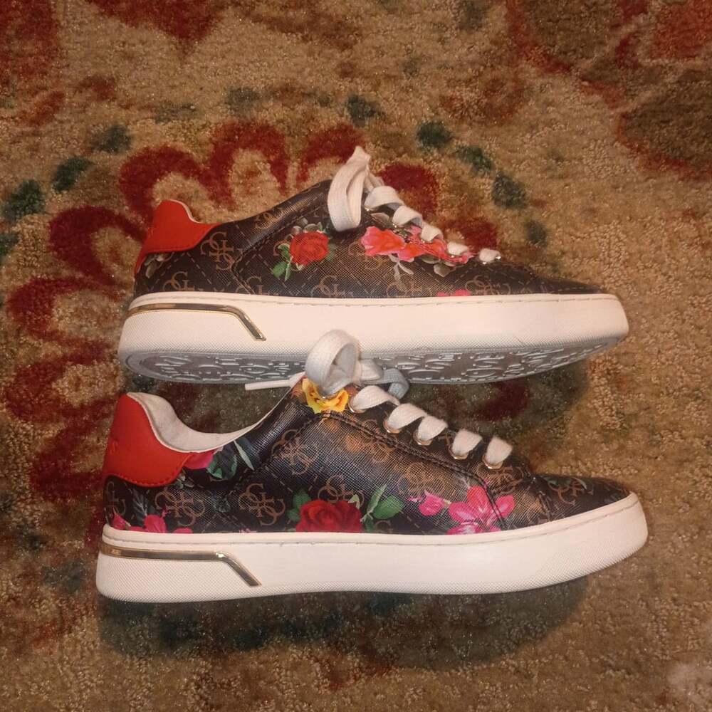 Guess Rollin2 Casual Sneakers with Black Logo and Floral Print